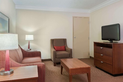 Comfort Inn Fayetteville West Near Fort Liberty image 11