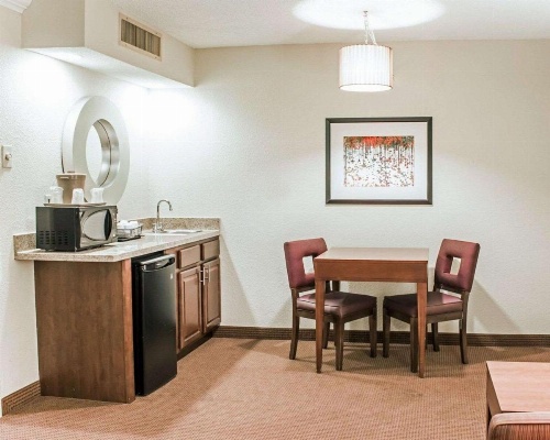 Comfort Inn Fayetteville West Near Fort Liberty image 13