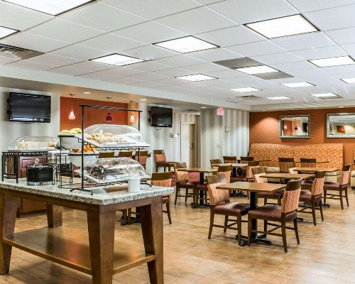 Comfort Inn Fayetteville West Near Fort Liberty image 3