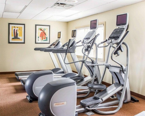 Comfort Inn Fayetteville West Near Fort Liberty image 9